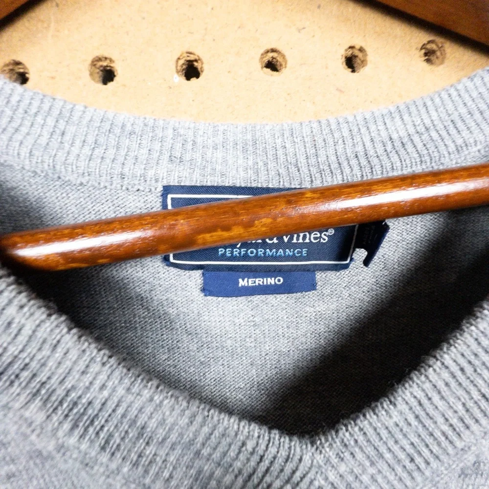 Vineyard Vines‎ Performance Light Gray Merino V-Neck Sweater Whale Logo Large